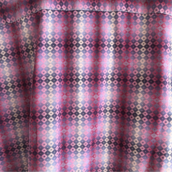 Stunningly Beautiful Bugatchi Men’s Shirt with pink , grey and cream accents - Picture 7 of 10